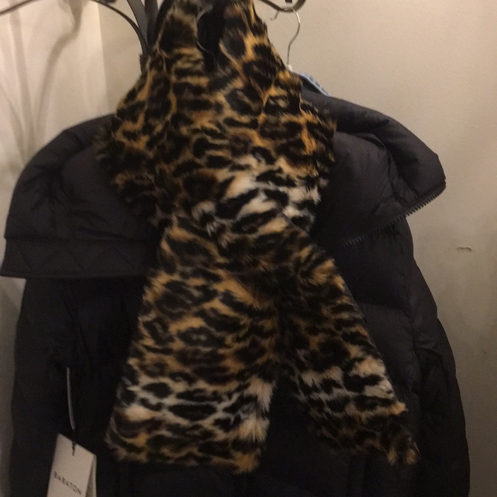 New leopard faux scarf Aritizia